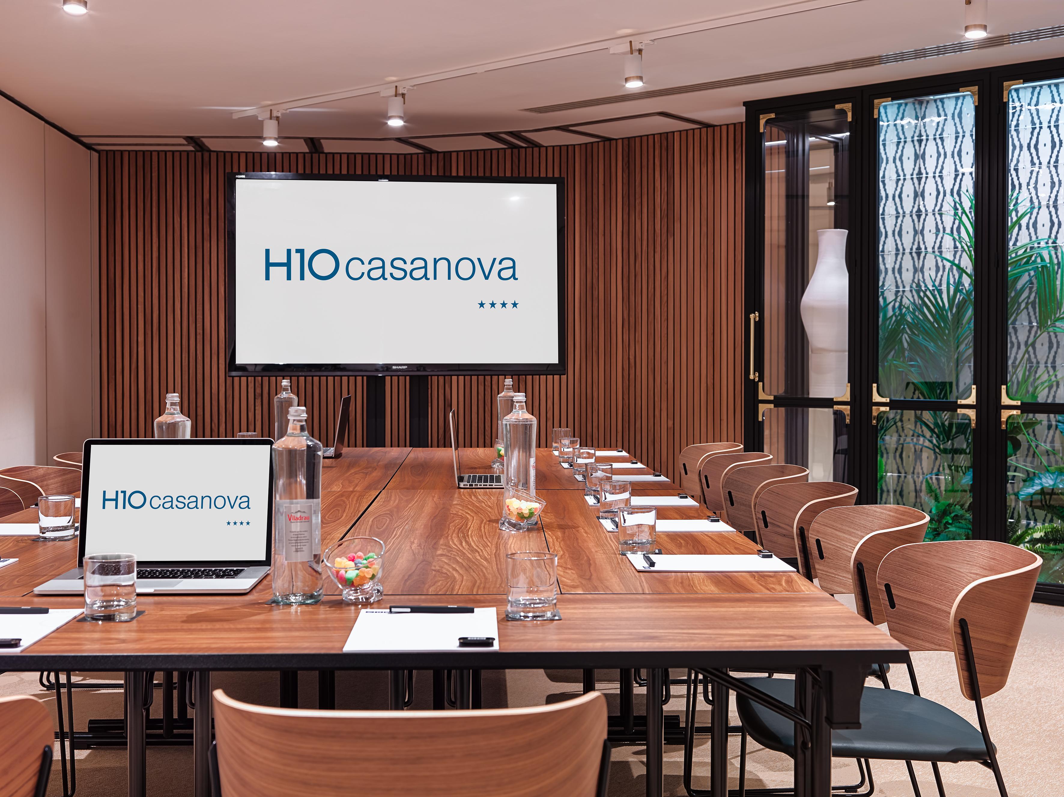 Отель H10 Casanova Барселона Экстерьер фото
