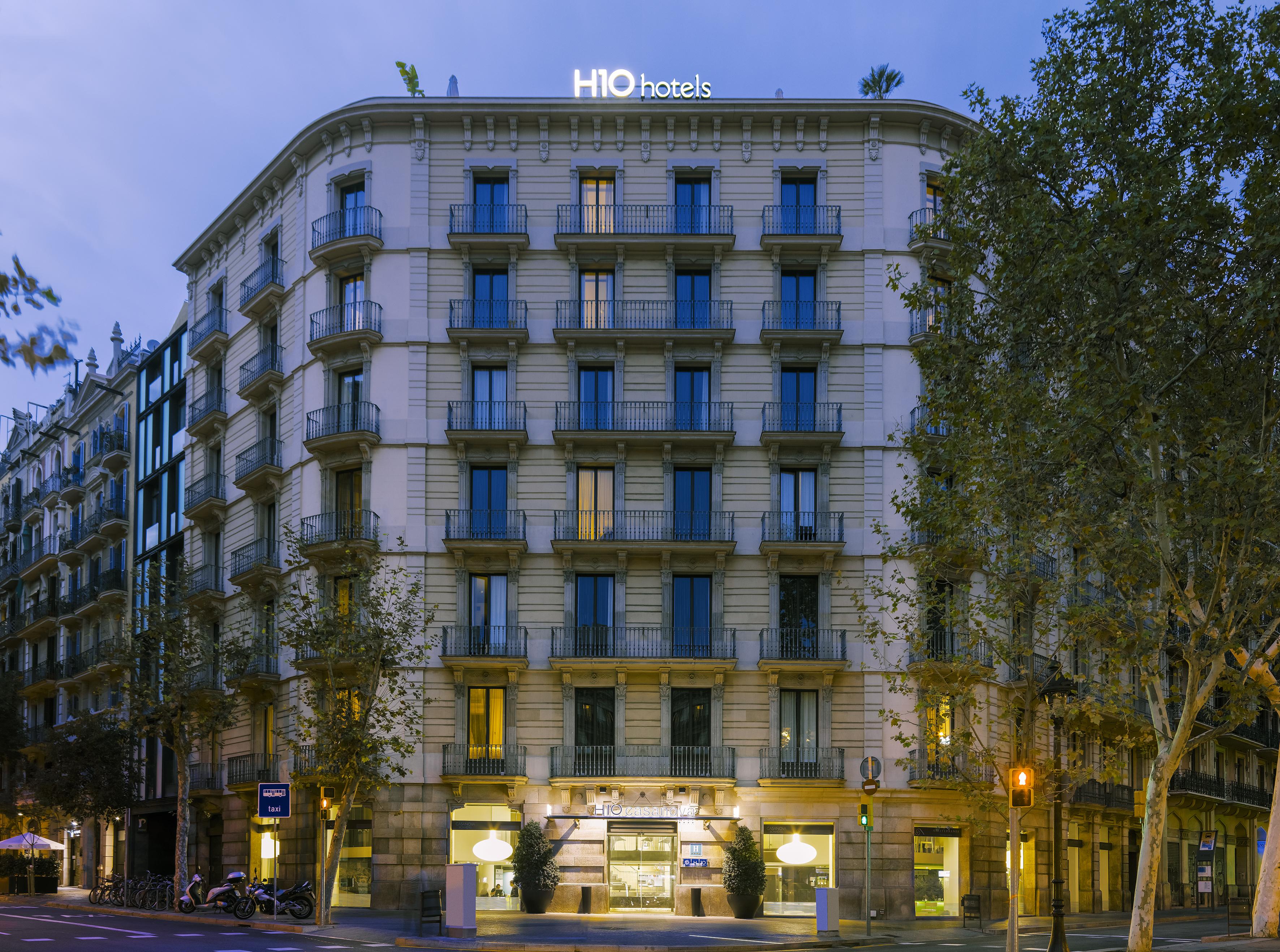 Отель H10 Casanova Барселона Экстерьер фото
